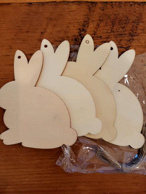 Black/White Checked Easter bunnies. Share NOW. #bunnies #blackandwhitechecked #farmhouse #Easter #eclecticredbarn